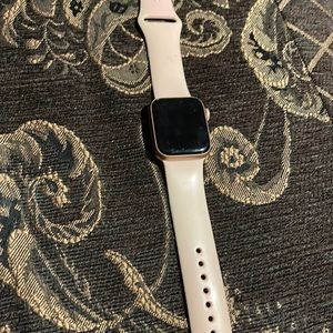 selling because i upgraded to a newer series. It’s a series 4 apple watch 40mm